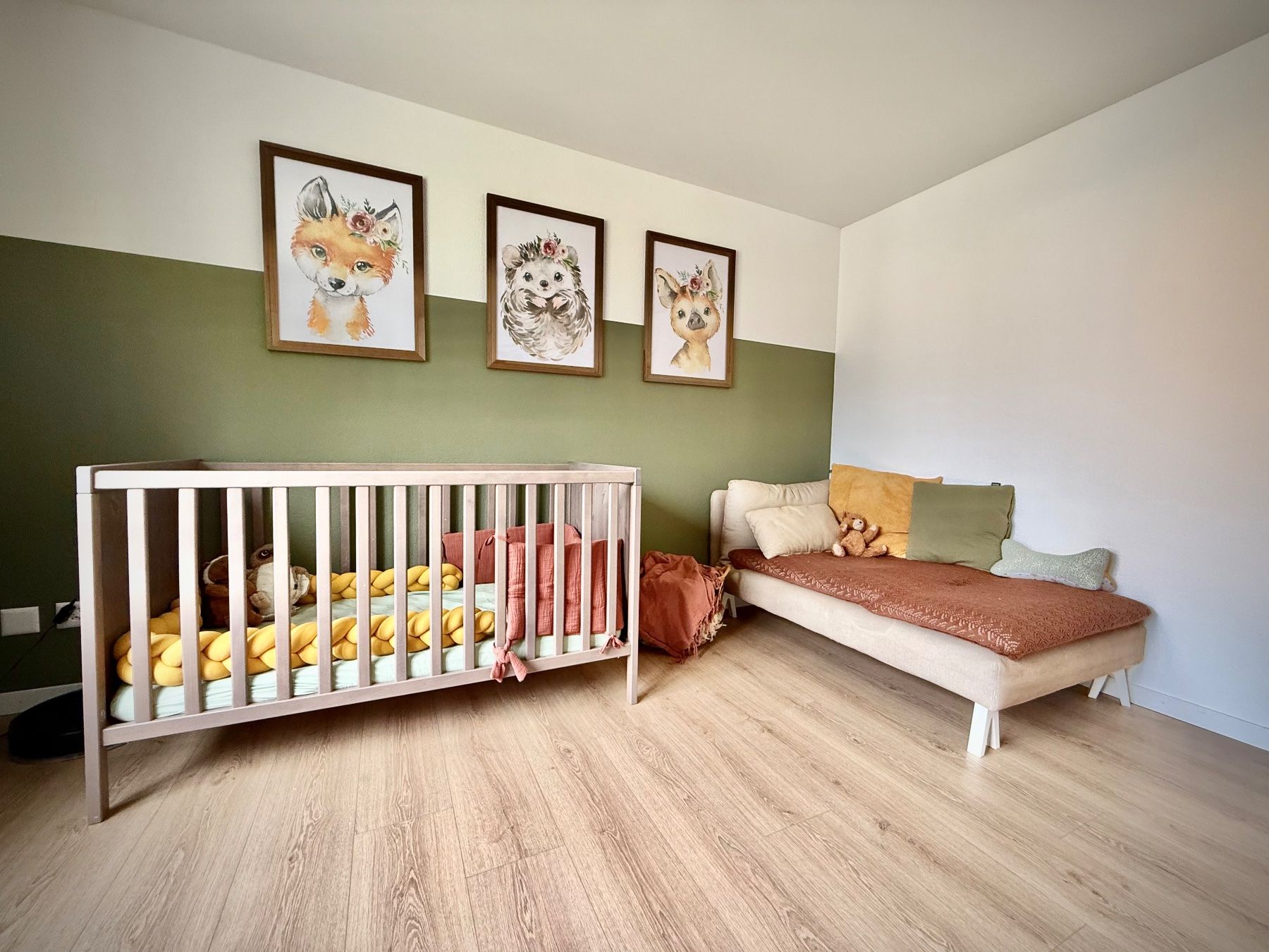 Kinderzimmer (Babybett, 2 Schränke, 1 Wickelkommode, Sofa) (Gebraucht) in Schattdorf für CHF 670 – nur Abholung auf Ricardo kaufen