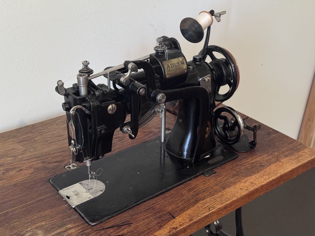 Adler Nähmaschinen: alte Stickmaschine Adler 9-1 – Gebraucht aus Bern von keristophu 6