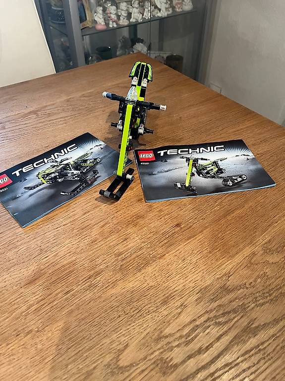 Lego Jeux de construction: Schneemobil Lego Technic 42021 – D'occasion à Olten par Einwegparadies