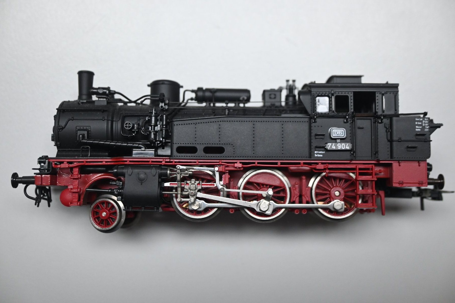 Roco Modellini di ferrovie: 1 Dampflok DB 74 904 HO Roco – Usato da Steffisburg venduto da Charlamov