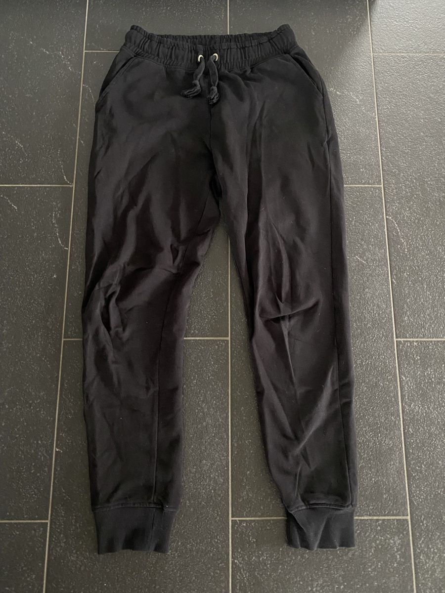 Na-kd Pantaloni: Na-kd Trainerhose – Usato da Lützelflüh-Goldb venduto da flu_q9tg 1