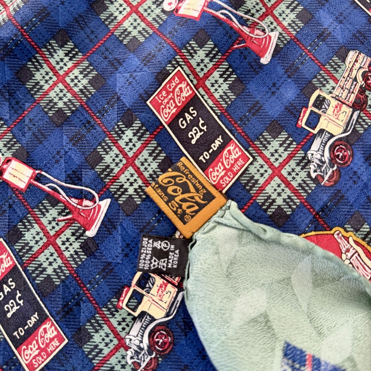 Foulard & Sciarpe: Vintage Coca-Cola 100% Silk Scarf – Usato da Emmen venduto da Colette-Juliette 5