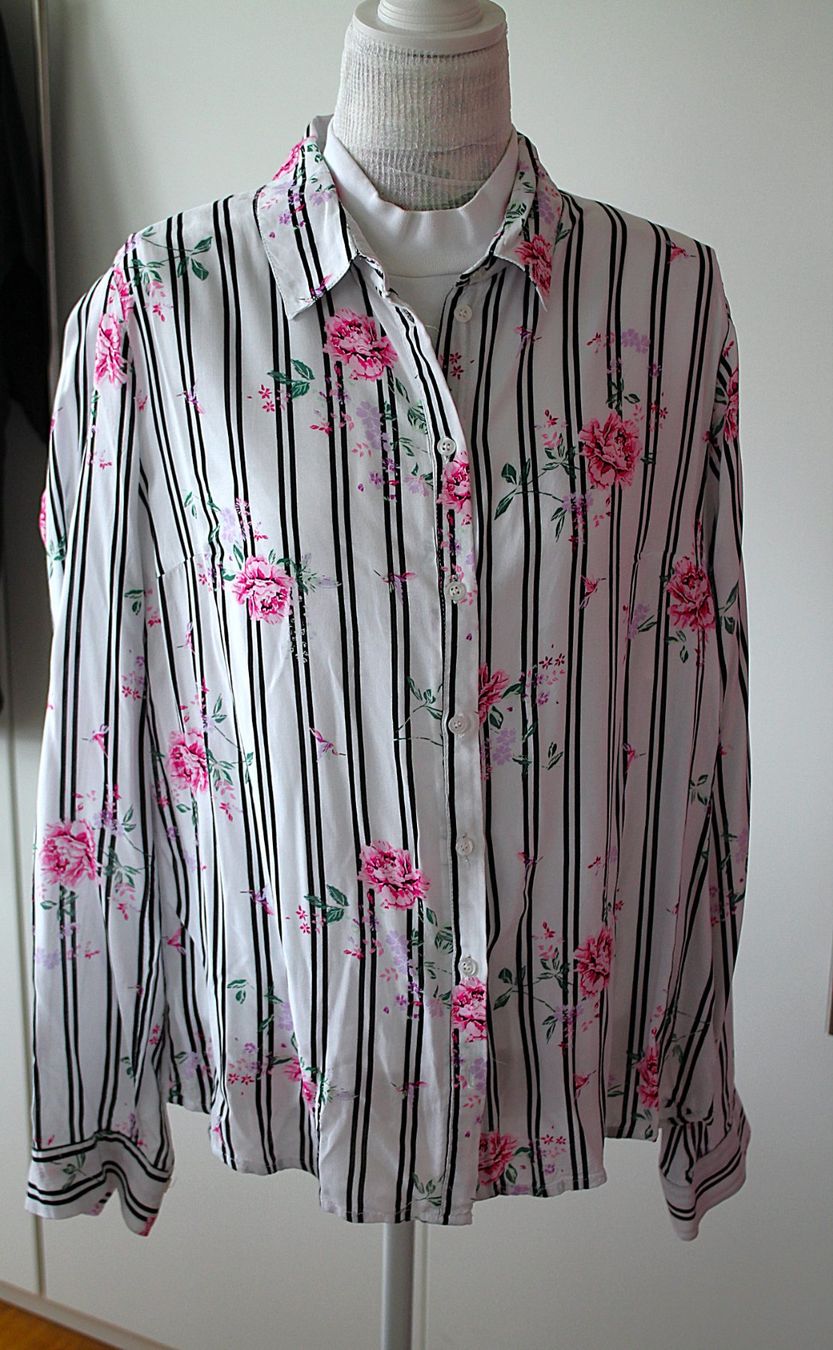 Blusen: Lässige Bluse von Jean Pascal Floral Rosen – Neu (gemäss Beschreibung) aus Hüttwilen von pinti55