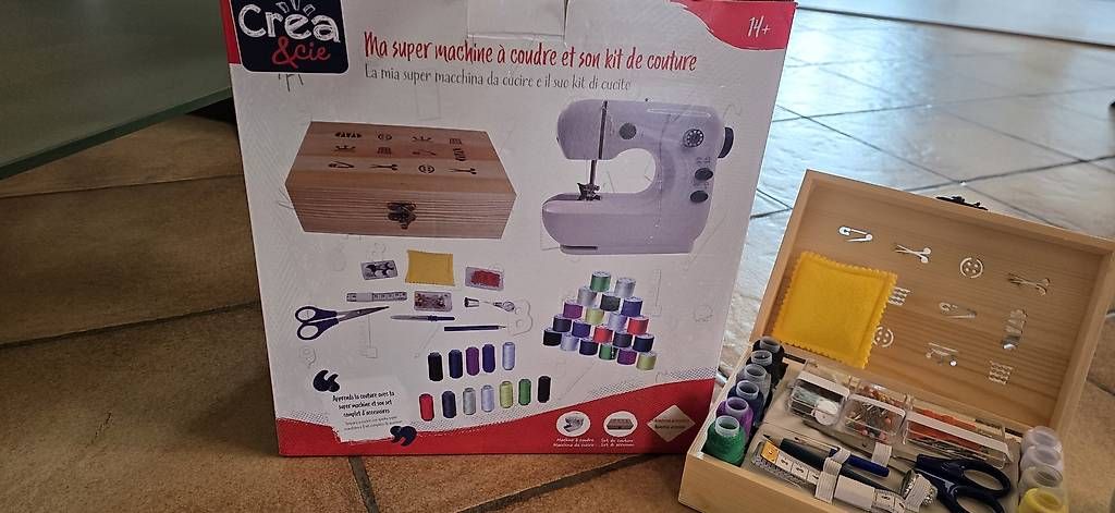 Macchine da cucire: Machine à coudre neuve pour + de 14 ans – Usato da Ste-Croix venduto da kar_9x7w