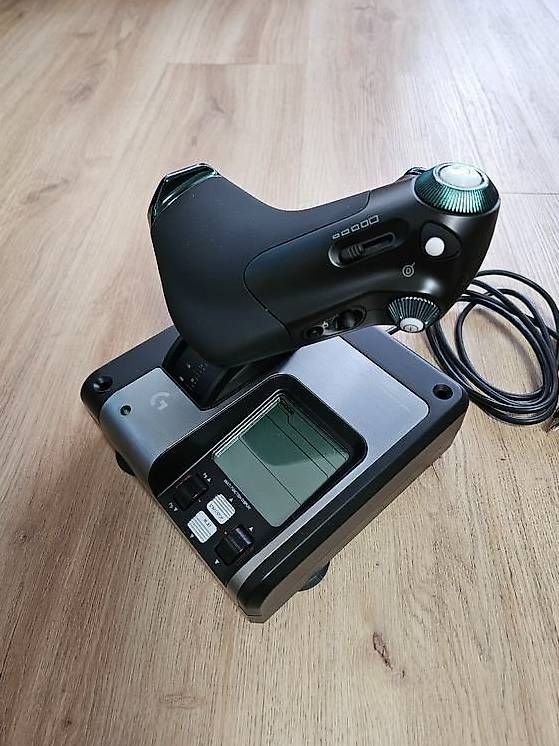 Logitech Manettes: Logitech Saitek X52 Pro – D'occasion à Münsingen par sttech 4