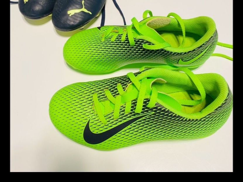 Nike Scarpe per ragazzi: Fussballschuhe Nike,Gr. 34 – Usato da Schliern b.Köniz venduto da Nikk0tin