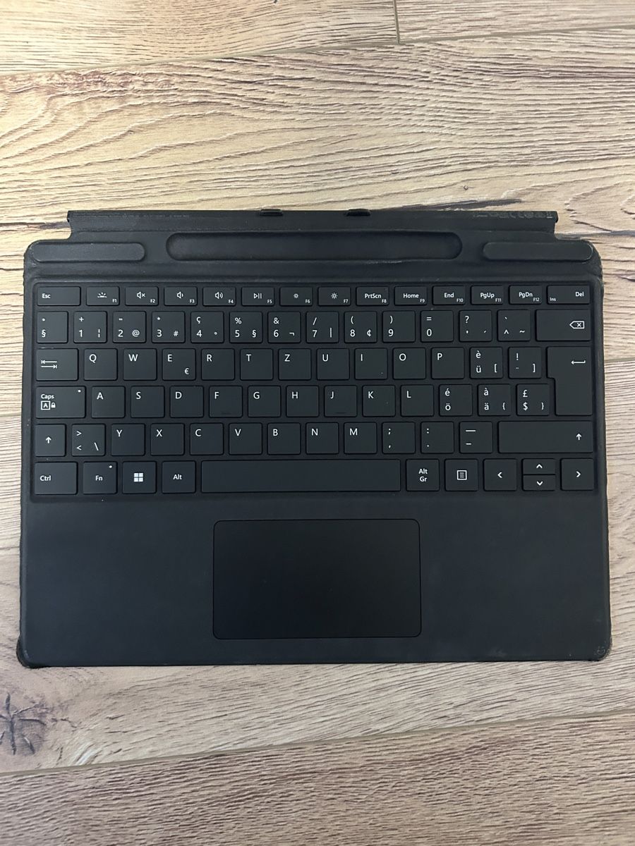 Microsoft Covers & Borse: Microsoft Surface Pro Type Cover Schwarz - Top Zustand! – Usato da Buchs SG venduto da mero08
