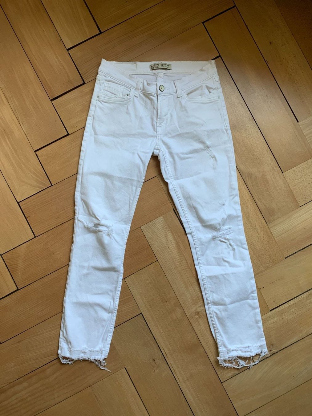Zara Jeans: ZARA - Destroyed Jeans weiss 34 – Usato da Zürich venduto da Diazaio