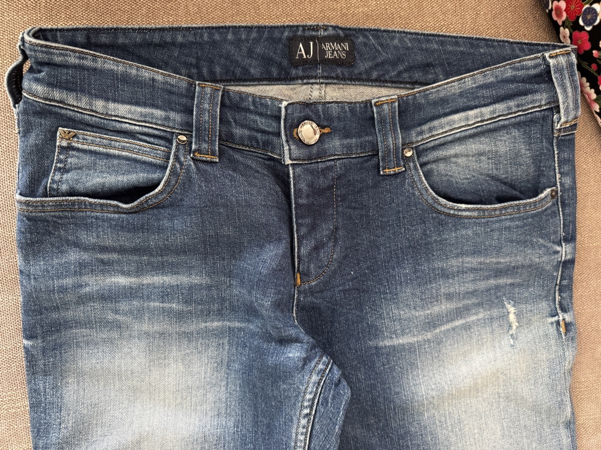 Armani Jeans: Original Armani Jeans: Classic Blue Denim, Size 29 – Nuovo (secondo la descrizione) da Wallisellen venduto da Corinne.- 2