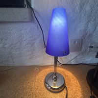 blaue Tischlampe Chromfuss artdeko