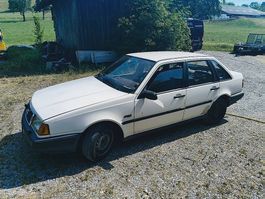 Alter Volvo 440, Läuft super, mit viel ersatzteilen