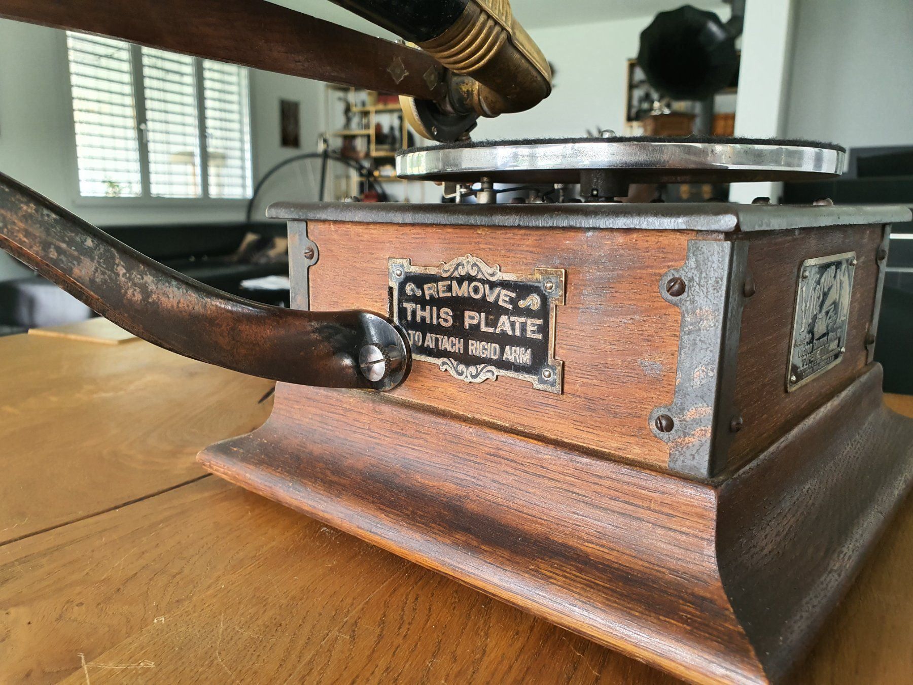 Plattenspieler: Grammophon Victor "Royal" Schwenkarm – Gebraucht aus Hüntwangen von Scarciglias-Antiques 4