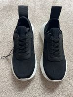 Tommy Hilfiger Sneakers (NEW)