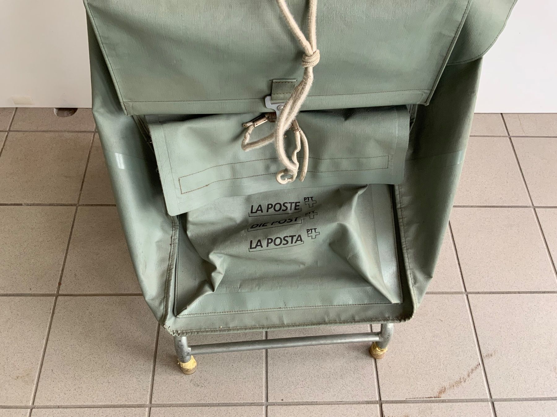 Koffer & Taschen: Alter Briefpost Handwagen von die Post – Gebraucht aus Erlach von silvia3235 1