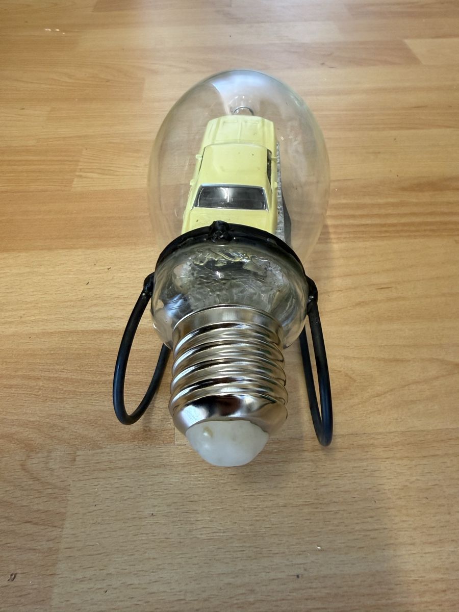 Alle Dekorationen: Glühlampe mit Mustang – Gebraucht aus Grenchen von Bastet007 2