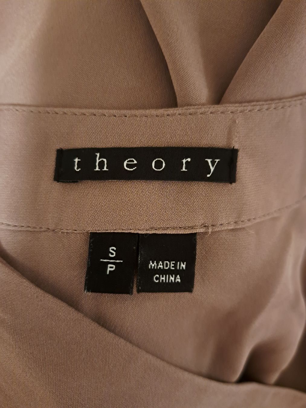 Theory Camicette: Theory Bluse Seide – Usato da Thalwil venduto da sternenstaub369 2