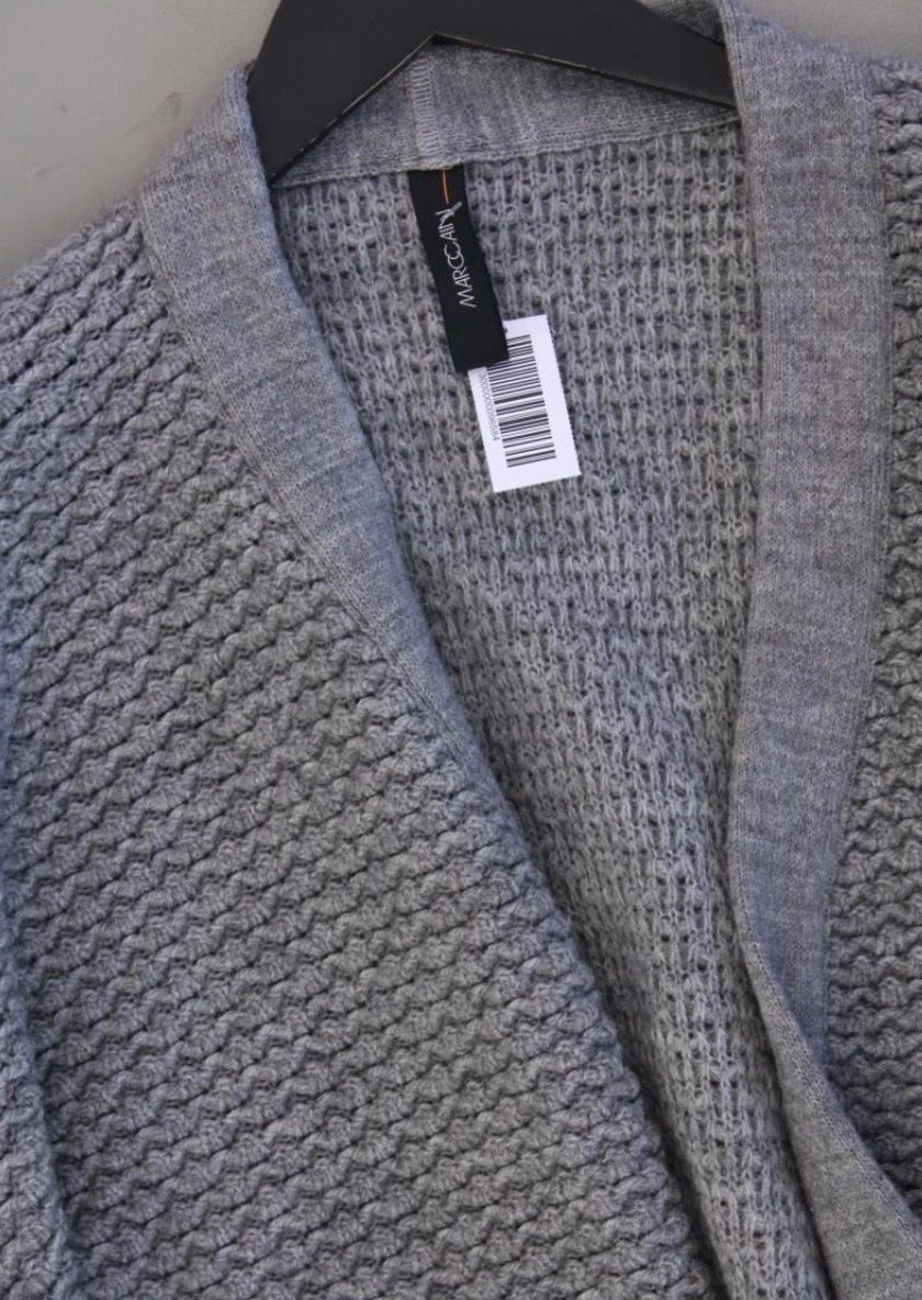 Marc Cain Giacche: Marc Cain Strickjacke, Grau, Gr. 38, neuwertig – Nuovo (secondo la descrizione) da Hünenberg See venduto da ECLB 1
