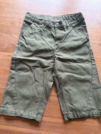 SHORTS H&M 146 grün
