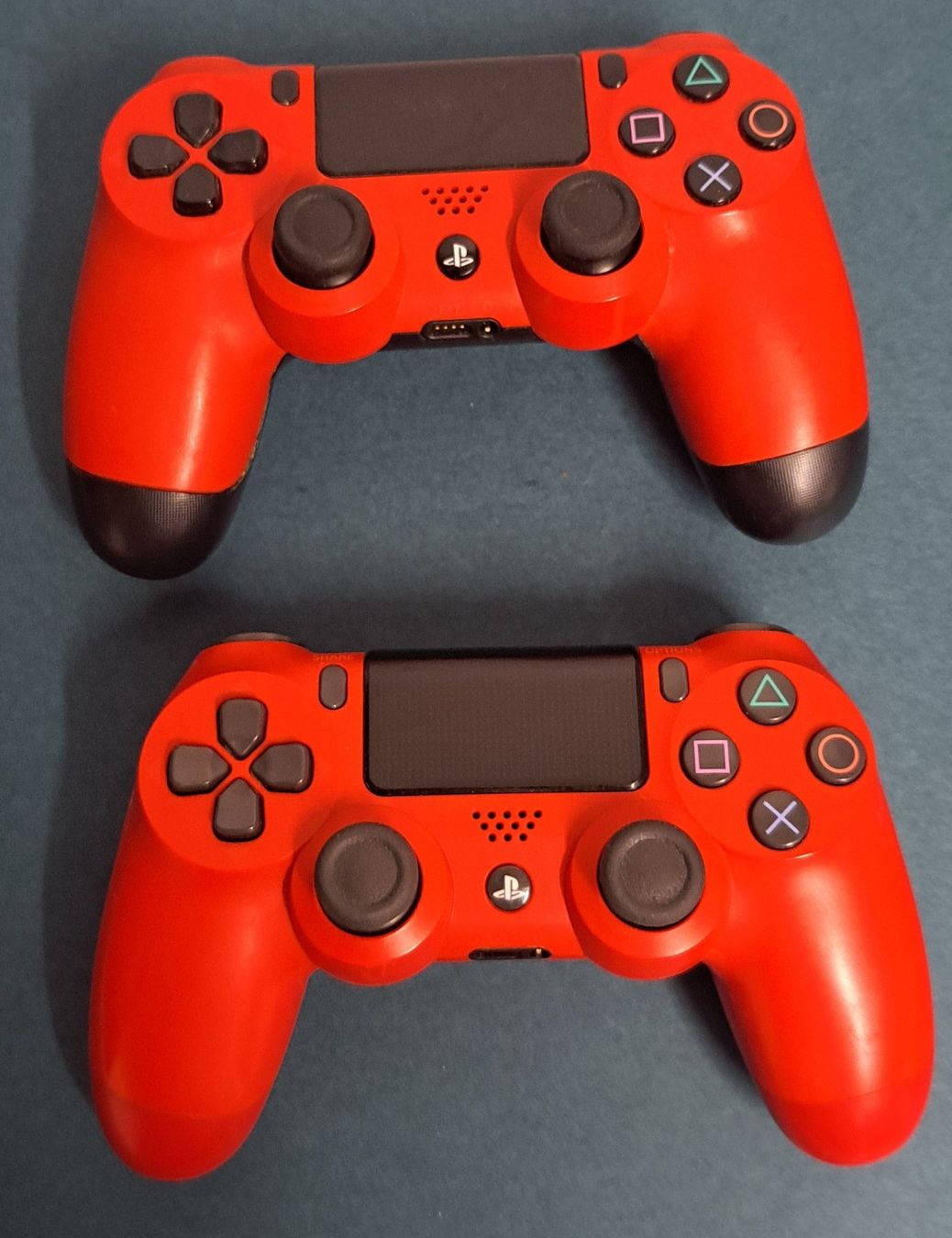 Sony Manettes: Ps4 Controller Original SONY 2 Stück Farbe Rot – D'occasion à Biel/Bienne par Sasha4u