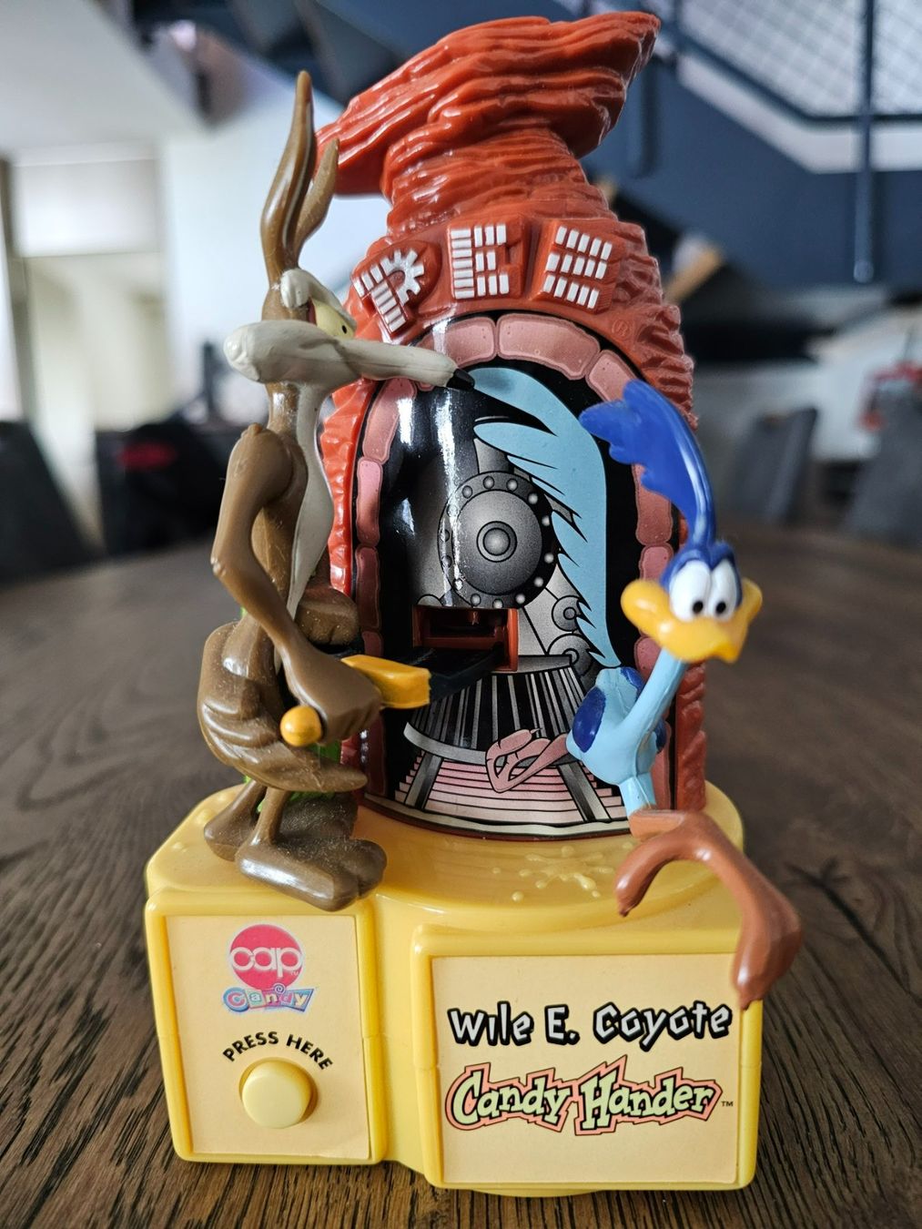 Pez Figuren: PEZ-Spender - Wile E. Coyote - Candy Hander (1998) – Gebraucht aus Dübendorf von  2