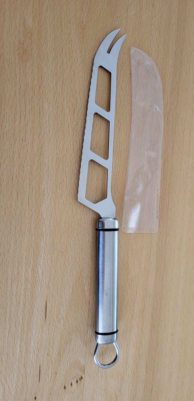 Küchenmesser: Käsemesser mit Schutzhülle, neu – Neu (gemäss Beschreibung) aus Eschlikon TG von Hirzliblick
