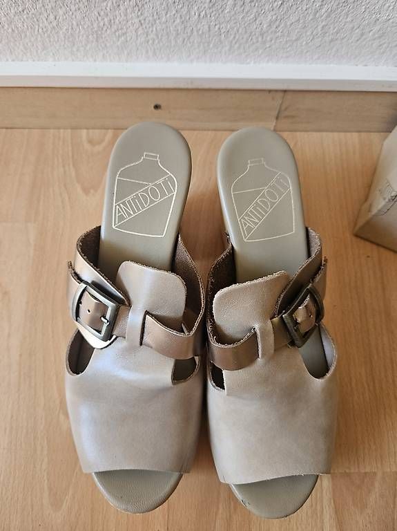 Damenschuhe: Antidoti Clogs/Mules, Beige, Gr.40  – Gebraucht aus Zürich von Elena231 1
