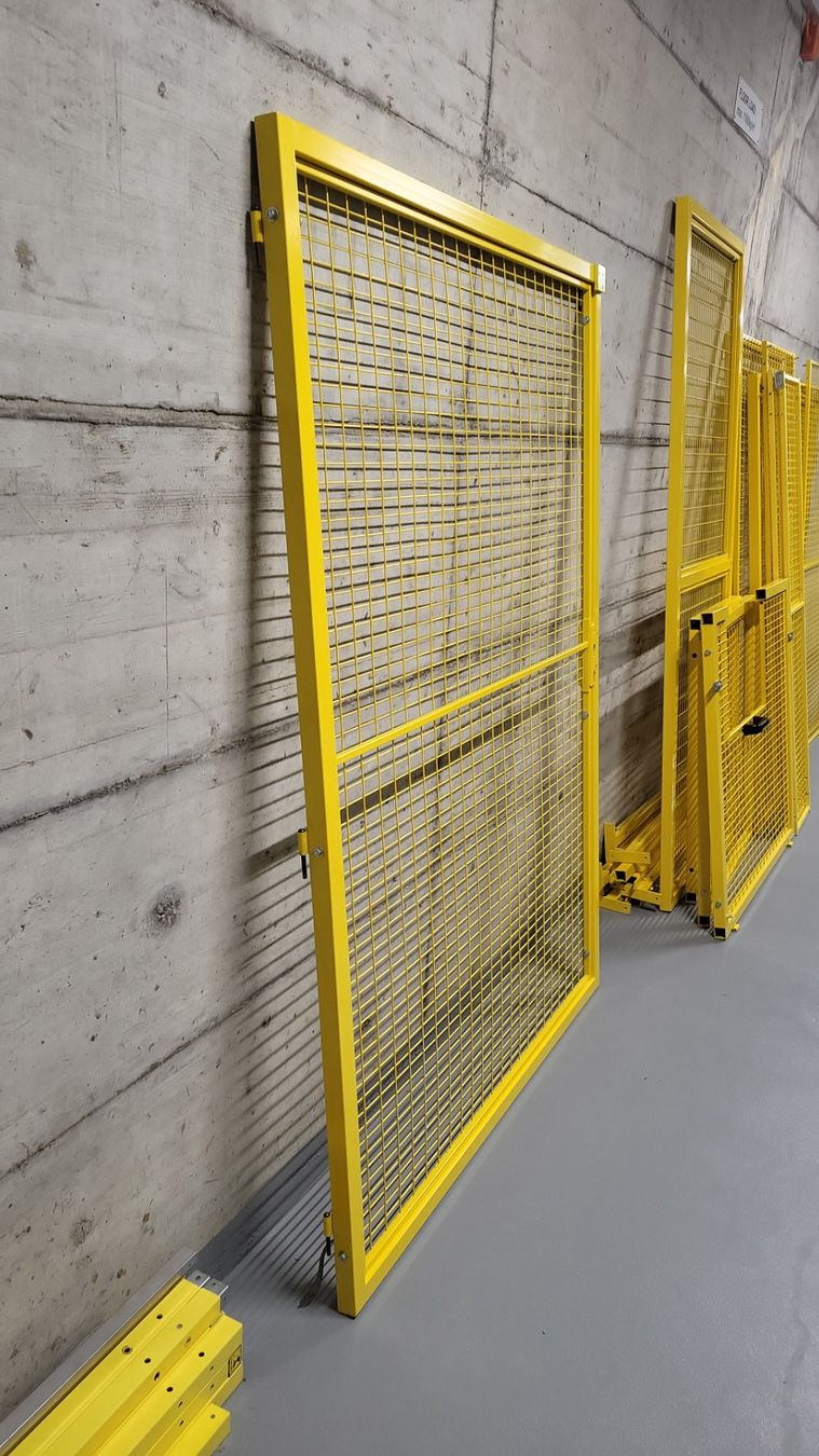 Autres: Absperrgitter a. Metall, gelb lackiert -verschiedene Grössen – D'occasion à Zürich par kar_v26v 3