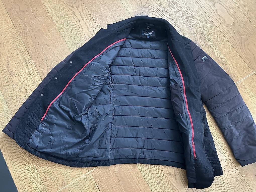 Armani Giacche: Winterjacke Armani, Grösse 54 – Usato da Urtenen-Schönbühl venduto da Lalablue 2