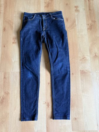 Bogner Dark Wash Denim Jeans - Size US 6 - Perfect for Fall!