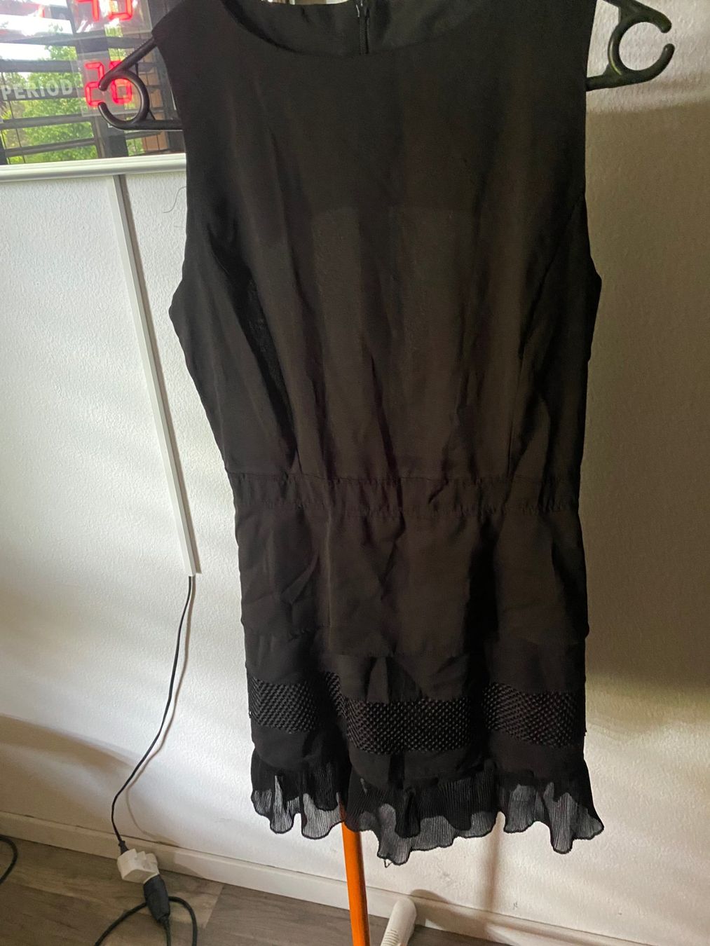 Kleider: Cocktail/Partykleid schwarz Grösse S – Gebraucht aus Allenwinden von Obalu