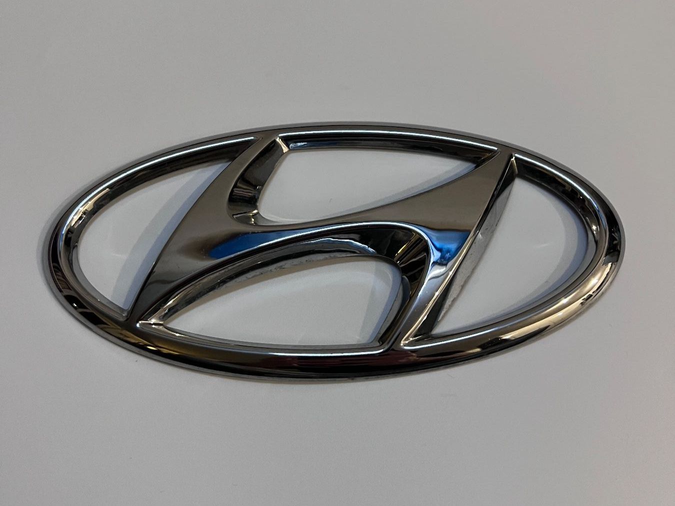 Hyundai Tutti pezzi di ricambio auto: Original Hyundai Emblem – Usato da Frauenfeld venduto da isa_9cy7