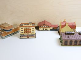 schöne Häuser - Lokschuppen, Bahnhof & ...Gebäude Set Spur N