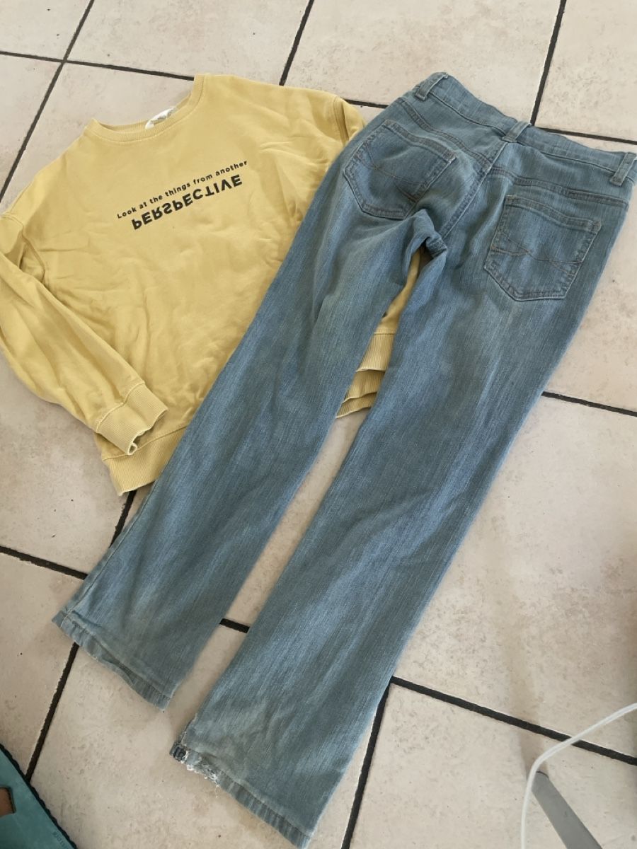 Mango Ensembles coordonnés: Pullover Mango gelb und Jeans Manor blau Gr.134 – D'occasion à Obergerlafingen par cabo4 2