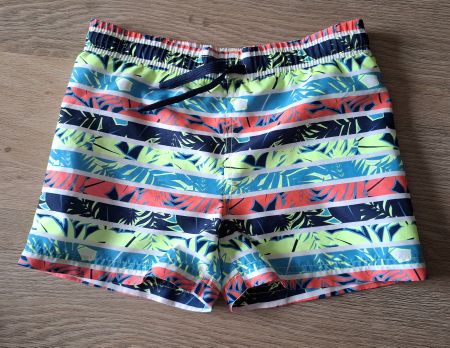 1057 – Short de plage 110-116 (4-6 ans)