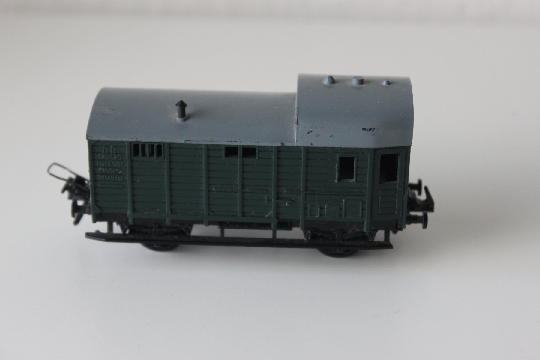 Trix Modellini di ferrovie: Trix Express Güterzug-Begleitwagen-Packwagen DB – Usato da Münchenstein venduto da Luna0100 1
