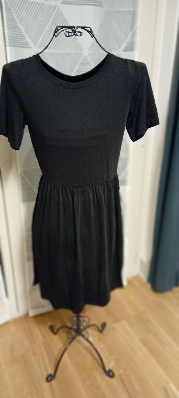 Pieces Vestiti: kleid von pieces gr M – Nuovo (secondo la descrizione) da zürich venduto da janjaz