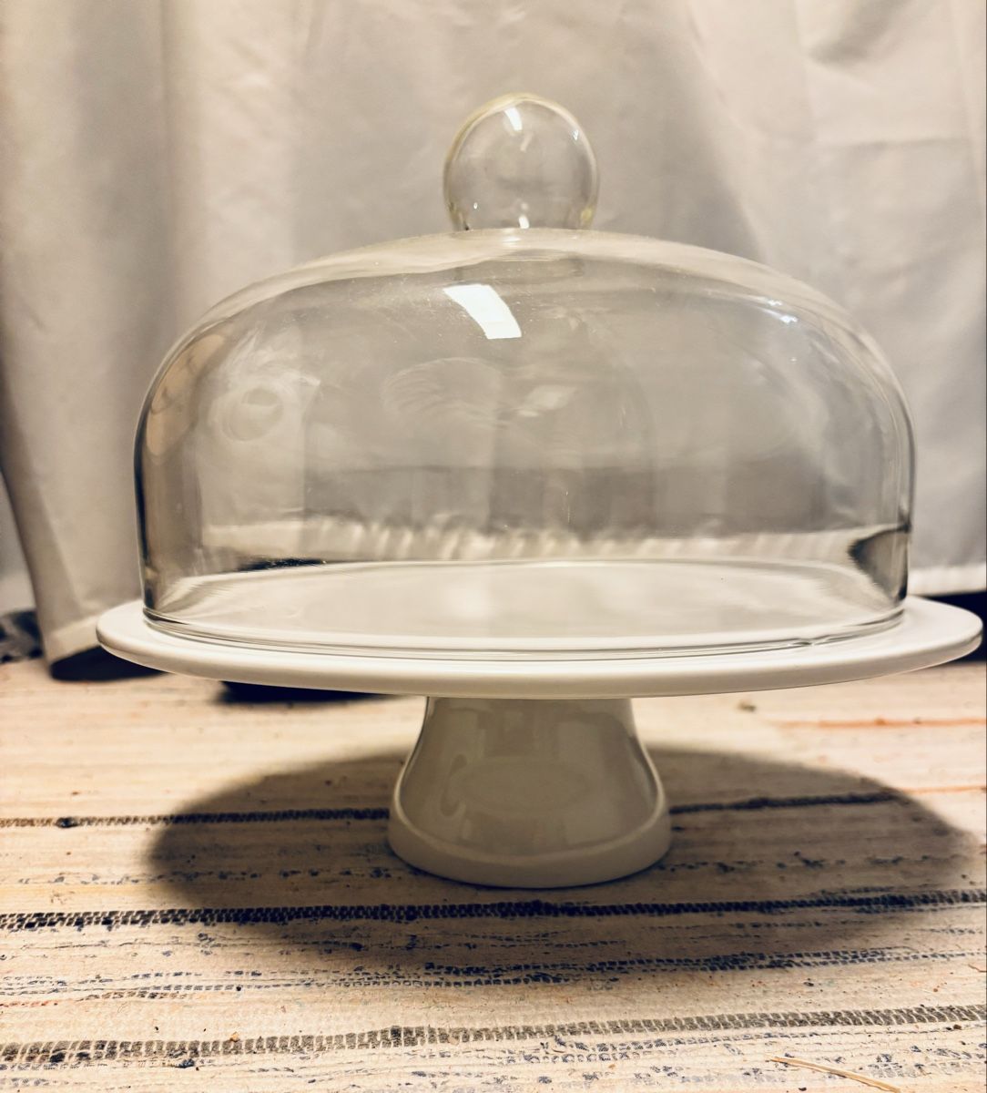 Piatti di portata: Cake Stand with Glass Dome, White Ceramic Base Read! 49 – Nuovo (secondo la descrizione) da Zürich venduto da O.Bond