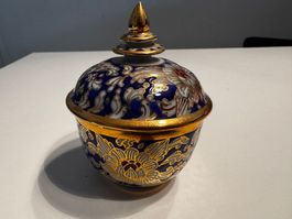Thailändische Porzellandose mit Deckel