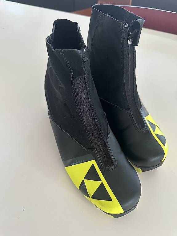 Herrenschuhe: FISCHER SPEEDMAX JR CLASSIC-SCHUHE KINDER Gr 42 – Gebraucht aus Wollerau von Porscheteil
