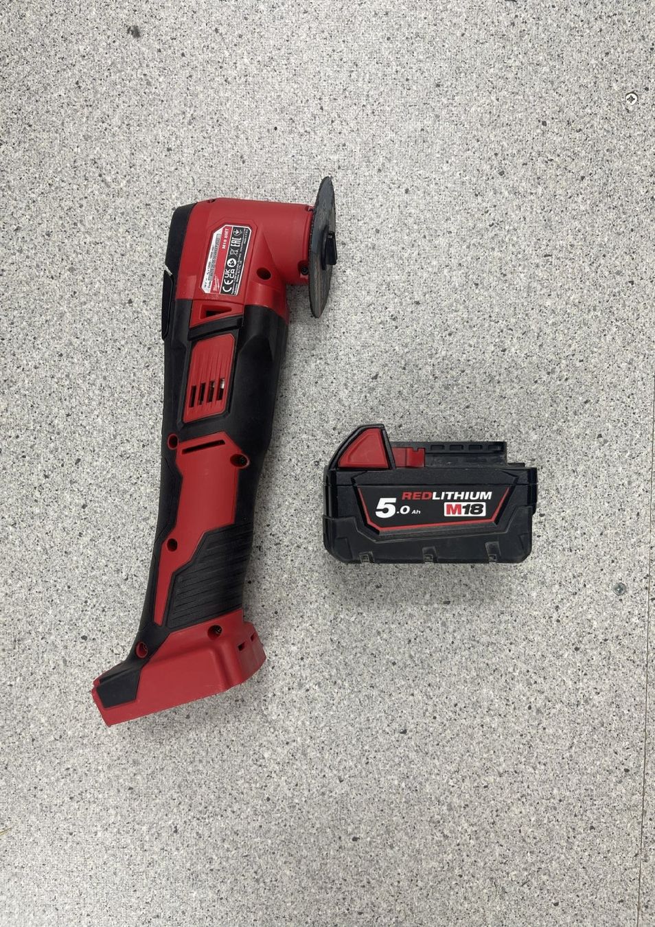 Milwaukee Tutti gli attrezzi: Milwaukee Multitool M18 BMT inkl. 5.0 Ah Akku – Usato da Degersheim venduto da BA_Degersheim 1