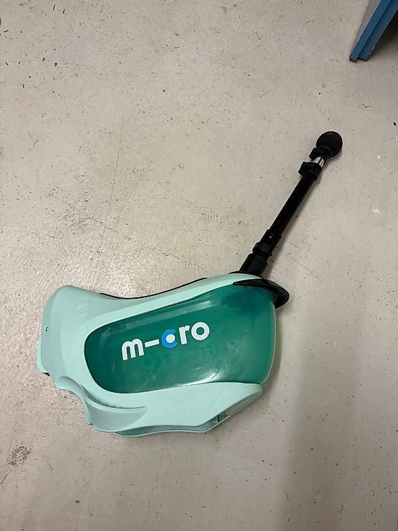 Micro Kickboard: Micro Mini Scooter Sitz mit Schiebestange, mint/petrol – Nuovo (secondo la descrizione) da Flims Dorf venduto da jol_7fq8