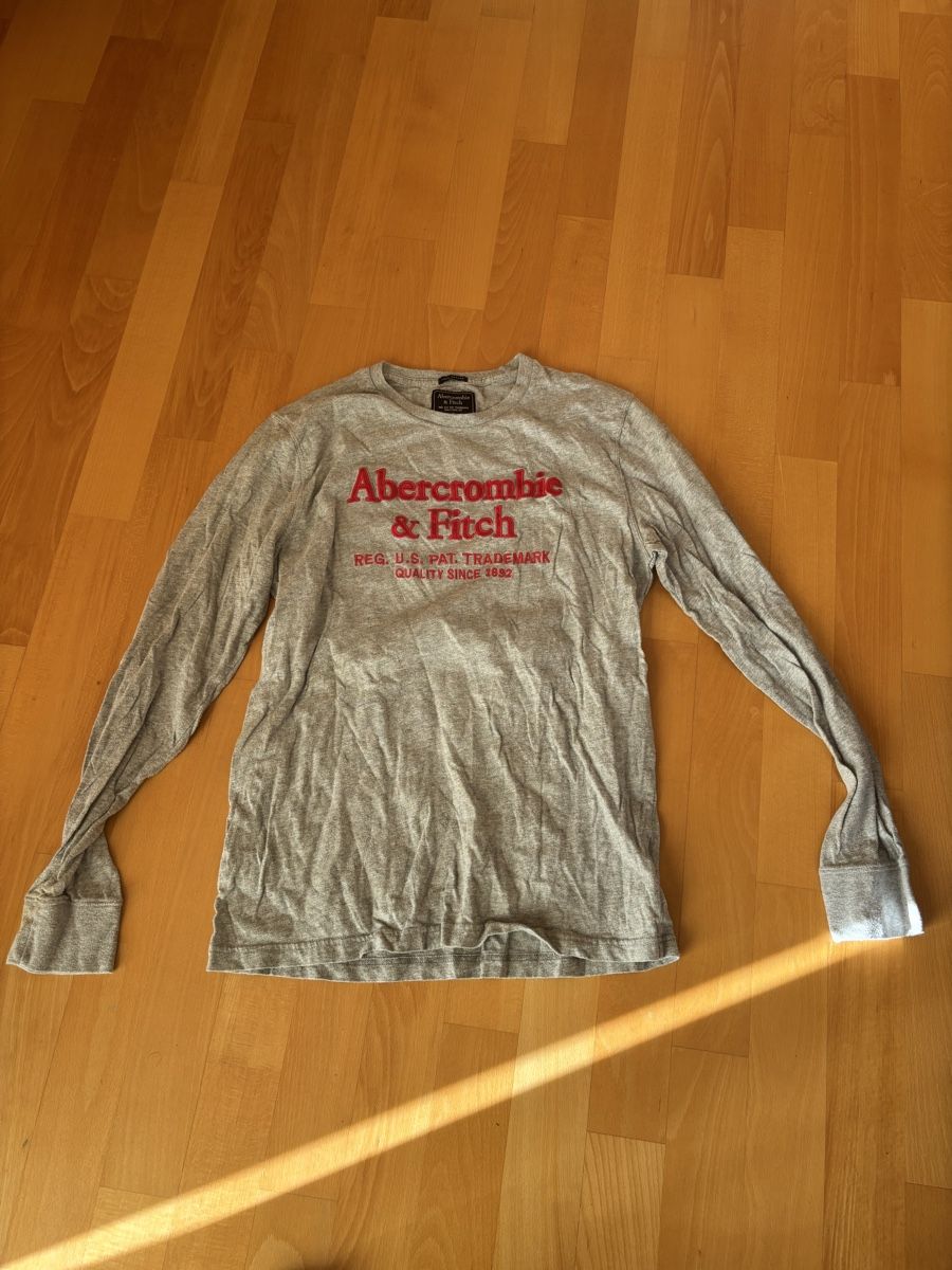 T-shirt: Abercrombie T shirt – Usato da Chexbres venduto da doe_xns6