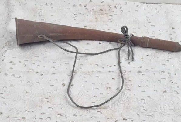 Spielzeuge: Altes Nebelhorn Tröte Blech – Gebraucht aus Flums von Flumsantik