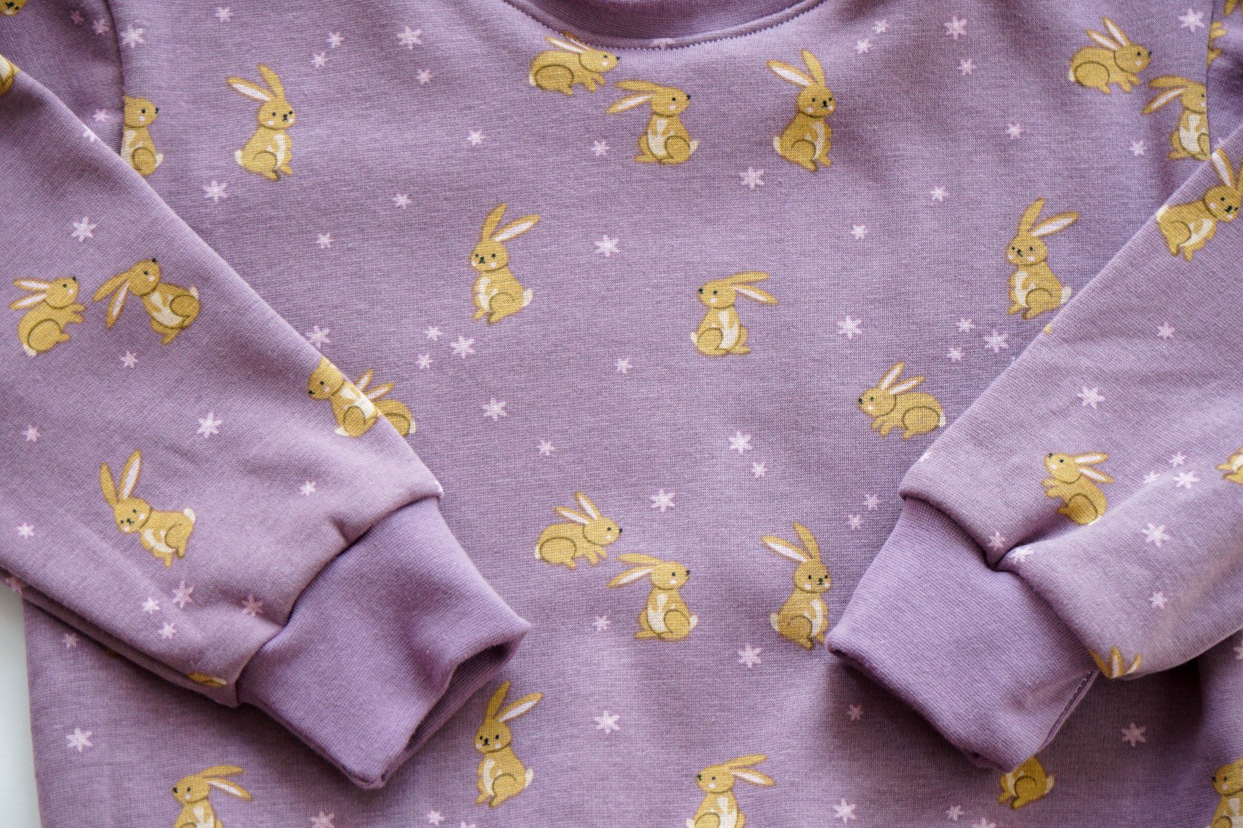 Pullover & Sweatshirts: Violet Sweatshirt/Pullover mit Hasen Gr.98/104 - NEU – Neu und originalverpackt aus Zürich von sambaum 2