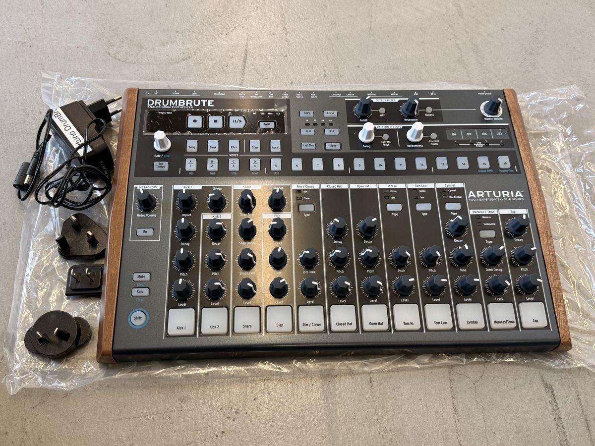 Arturia Musikinstrumente: Arturia DrumBrute Analog Drum Machine – Neu (gemäss Beschreibung) aus Reinach BL von AninaFinds 1