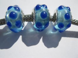 2 Grosslochperlen, Glas Bead blau, getupft