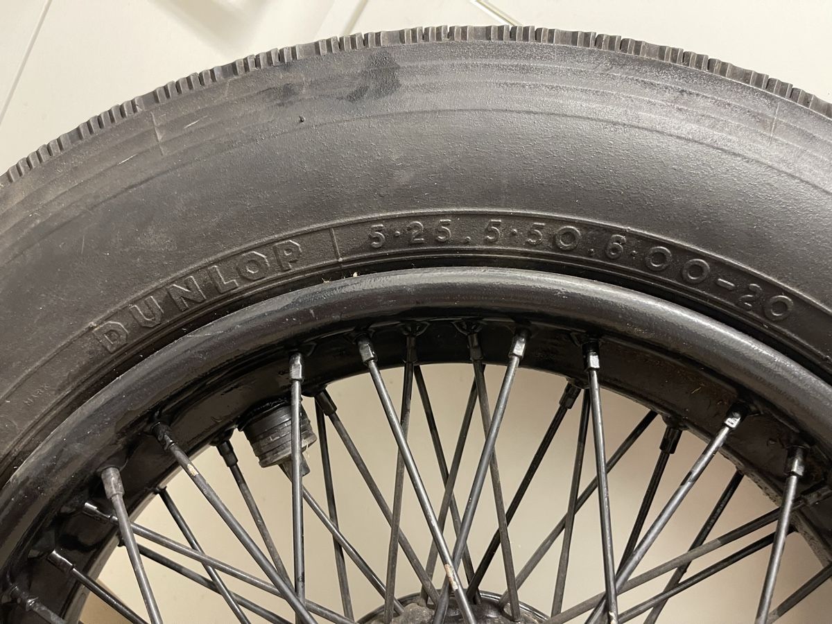 Tutti pezzi di ricambio auto: Oldtimer Rad mit Dunlop Reifen Modell unbekannt – Usato da Elsau venduto da isidobrany09 1