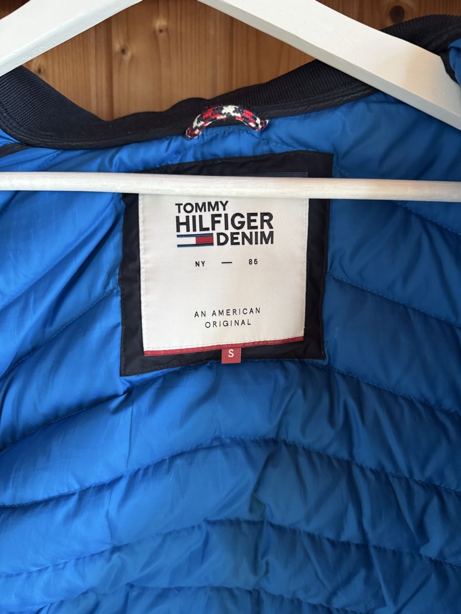 Tommy Hilfiger Giacche: Tommy Hilfiger Daunenjacke – Nuovo (secondo la descrizione) da Brienz BE venduto da Cedric.Gerber 3