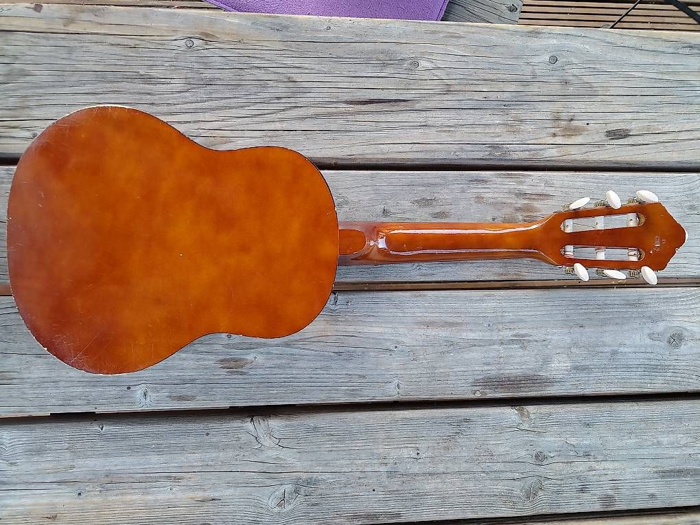 Instruments de musique: Kindergitarre, Gitarre – D'occasion à Biel/Bienne par leg_2mby 2