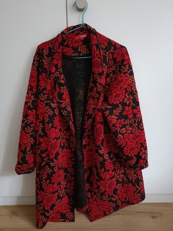 Mantel von "Thea" mit speziellen Blumenmuster